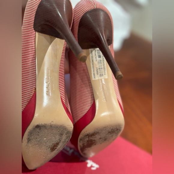 Authentic Salvatore Ferragamo Vara pumps sz 6.5 like new - Picture 6 of 8